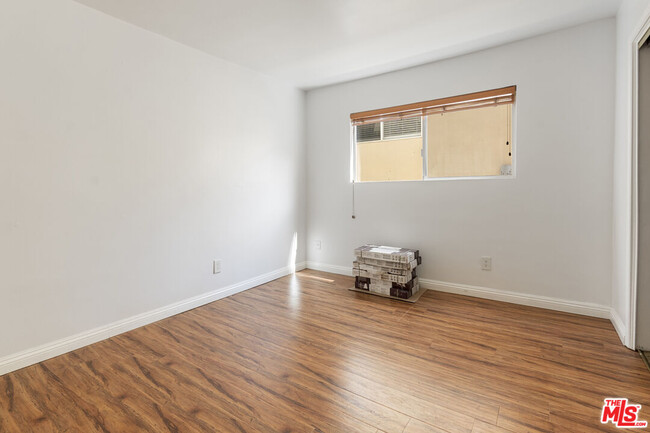 Building Photo - 1012 7th St