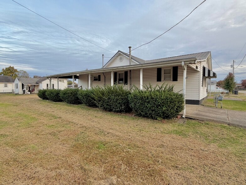 Primary Photo - 3220 Franklin Ave