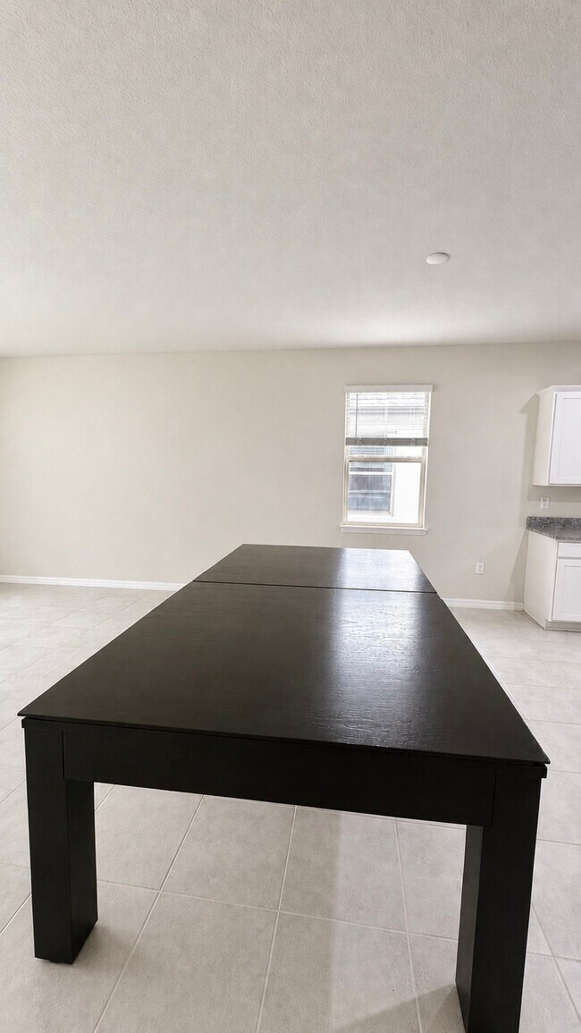 Building Photo - 2634 E Lake Pointe Dr