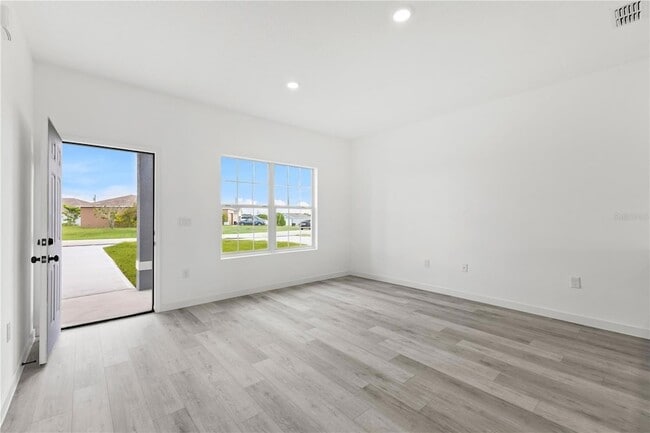 Building Photo - 835 Colville Dr