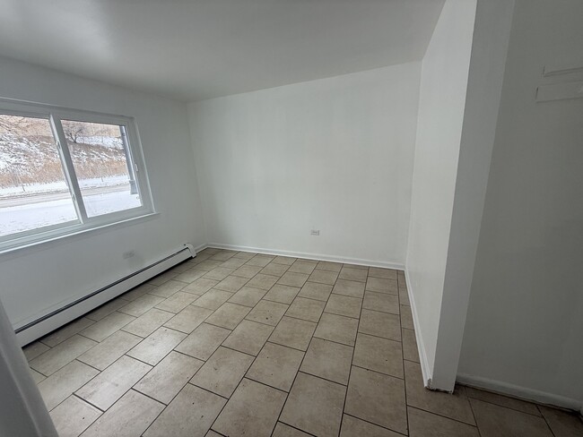 Building Photo - 9575 Maple Dr