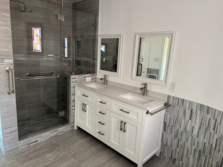 Building Photo - 6128 Maryland Dr