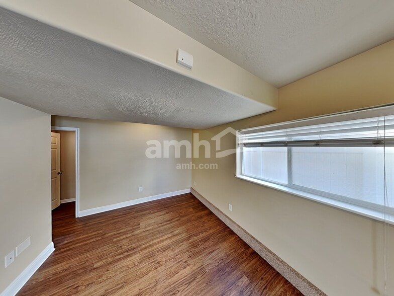 Building Photo - 1012 York Dr