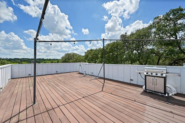Building Photo - 1208 Woodland Ave