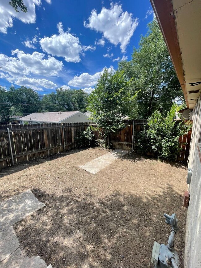 Building Photo - 449 Glen View Ct