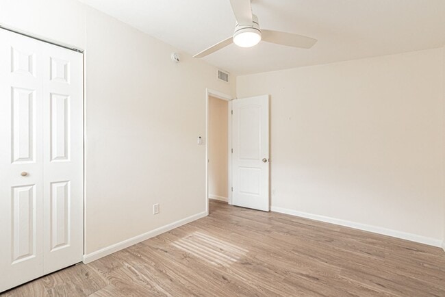 Building Photo - Annual Rental – Pet-Friendly Charming Napl...