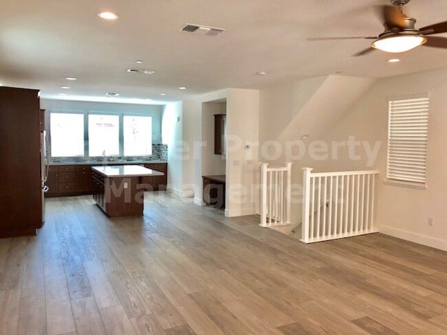 Building Photo - Beautiful tri-level 3 Bd/2.5 Ba, 2000 sf single-family house in Pleasant Hill available for lease...