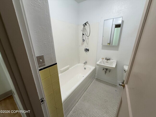 Building Photo - 436 Main St