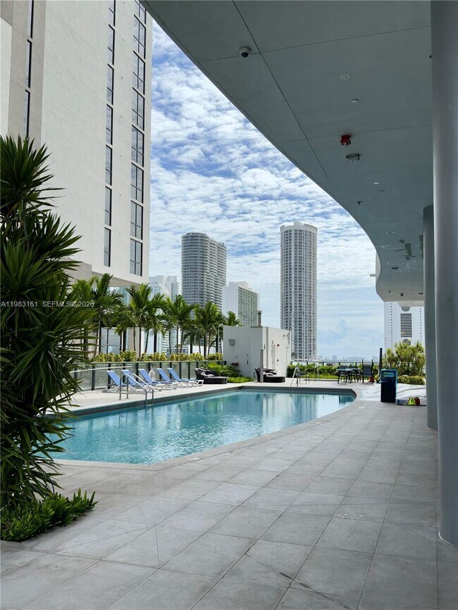 Building Photo - 1600 NE 1st Ave