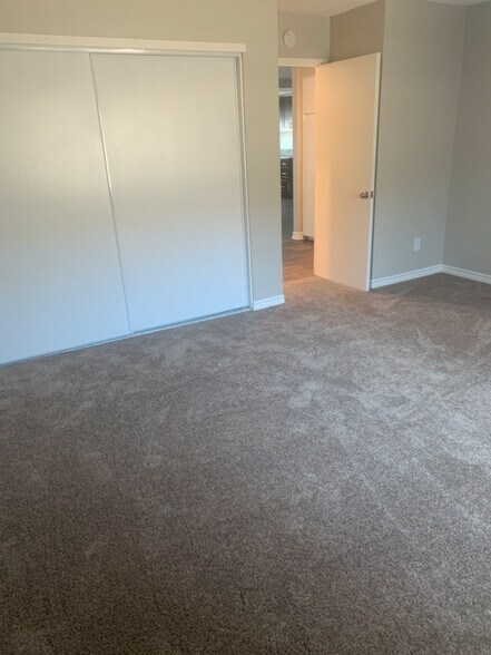 Building Photo - 7042 Fenway Dr