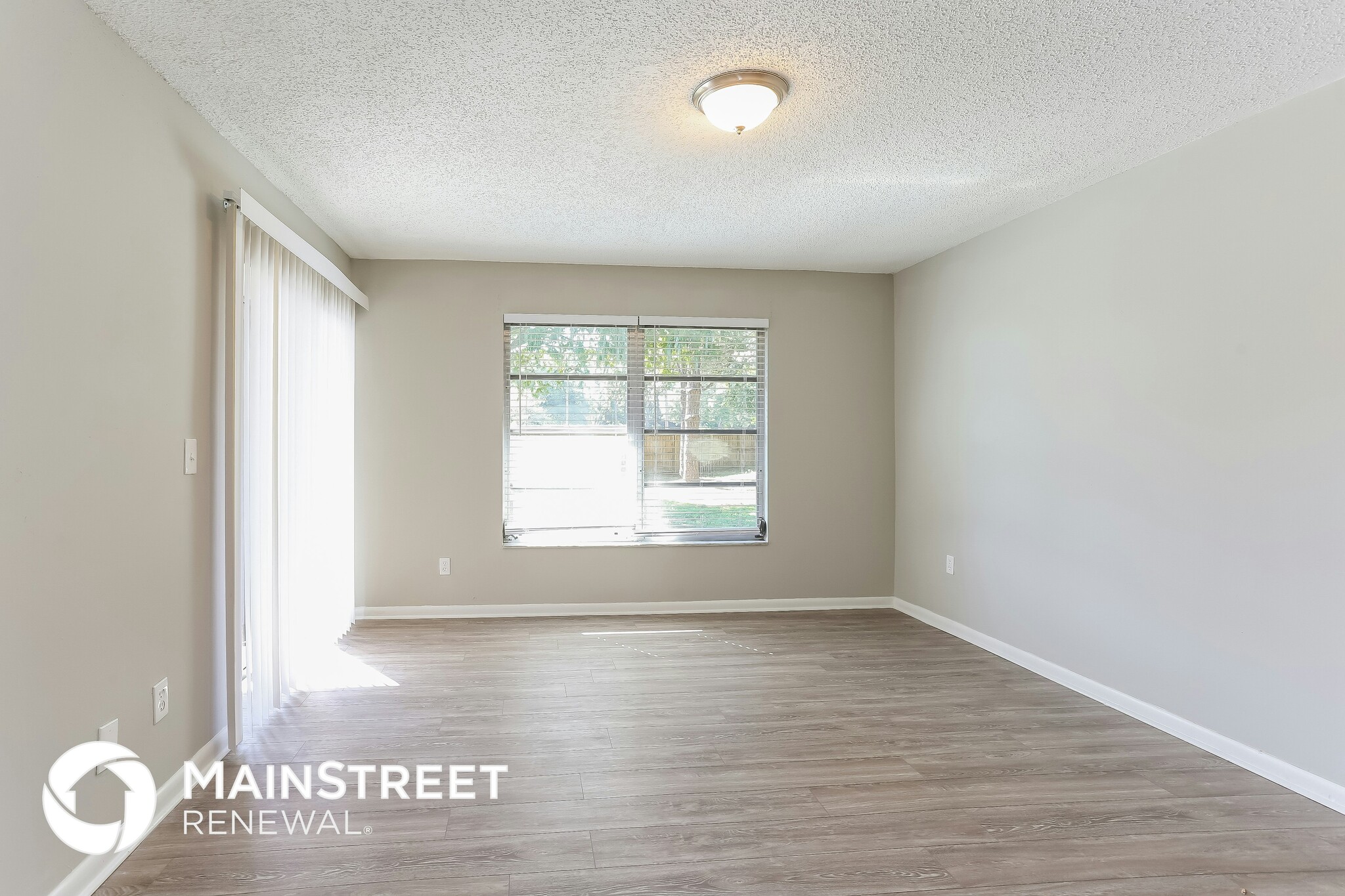 Building Photo - 2704 Woodview Ct