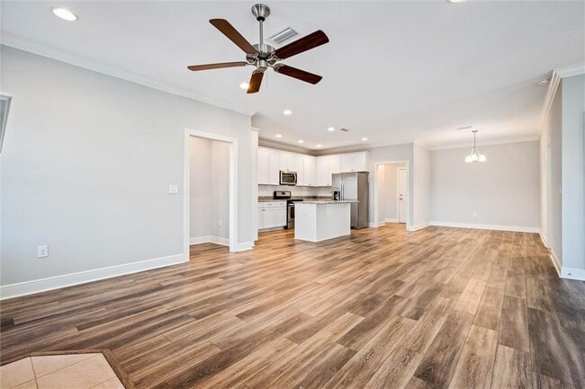 Building Photo - 1203 Holmes Ave