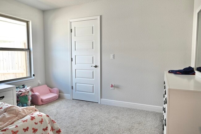 Building Photo - 326 Keswick Ln