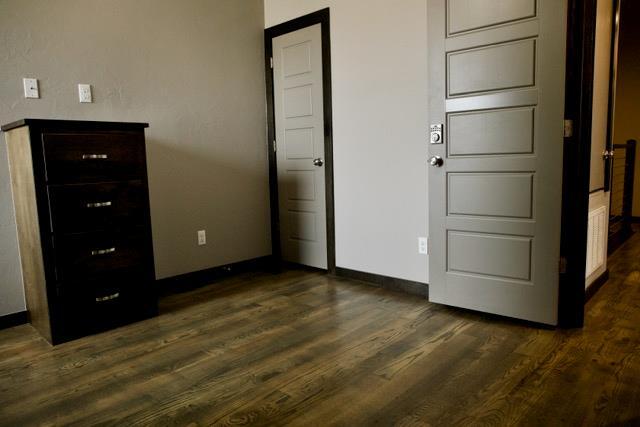 Building Photo - 705 S Jenkins Ave