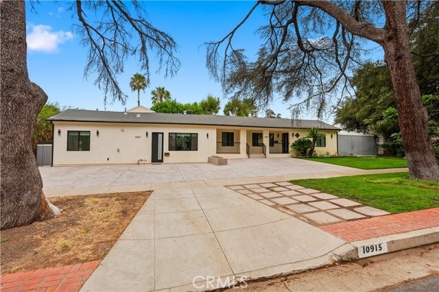 Building Photo - 10913 White Oak Ave