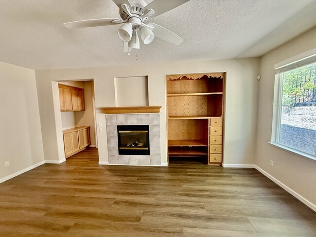 Building Photo - 596 Eskaton Cir