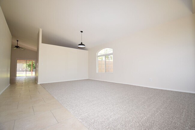 Building Photo - 4307 E Meadow W Ln