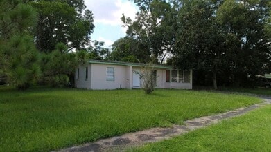 Building Photo - 3 Bed 1 Bath Home | Pet Friendly | Washer Dryer Hook Ups | Section 8 Welcome