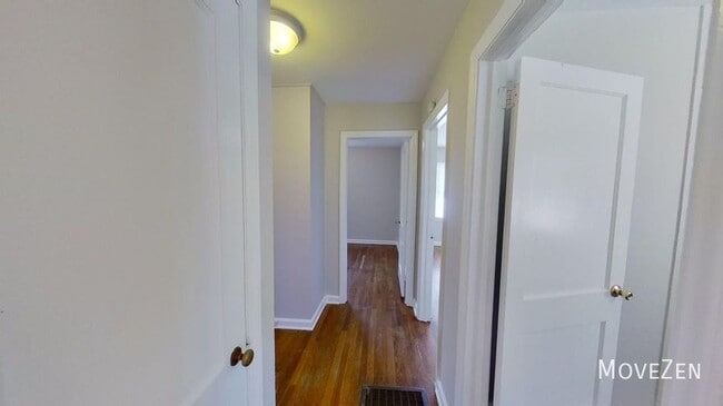 Building Photo - 1109 N King Charles Rd