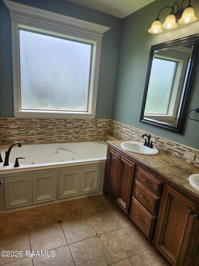 Building Photo - 119 Metairie Ct