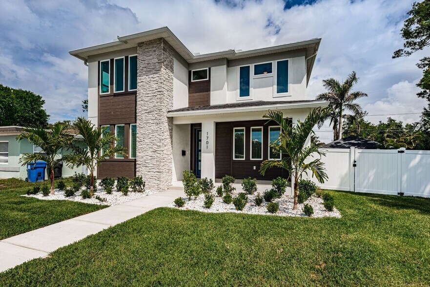 Building Photo - 1701 25th Ave N