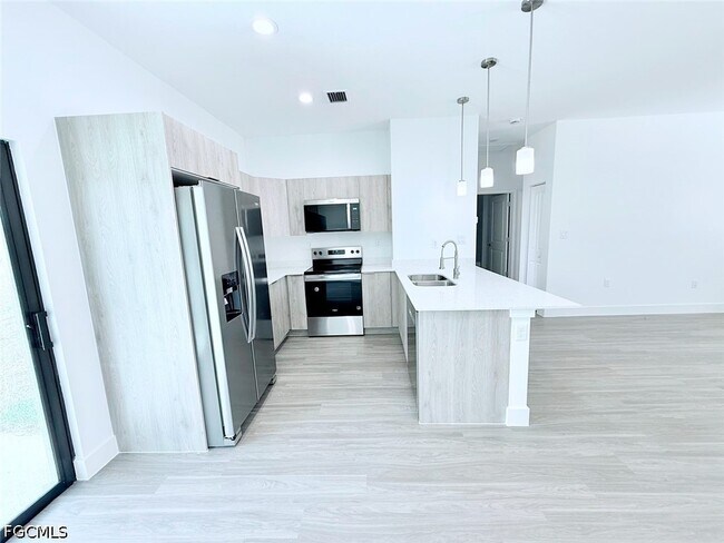 Building Photo - 1048 Jay Ct