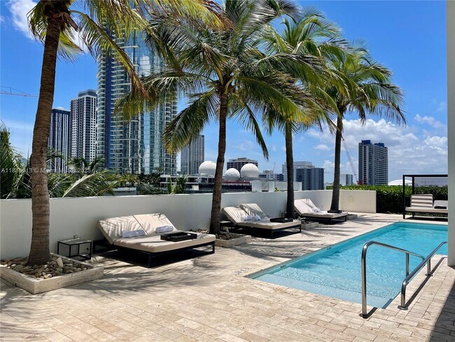Building Photo - 1040 Biscayne Blvd