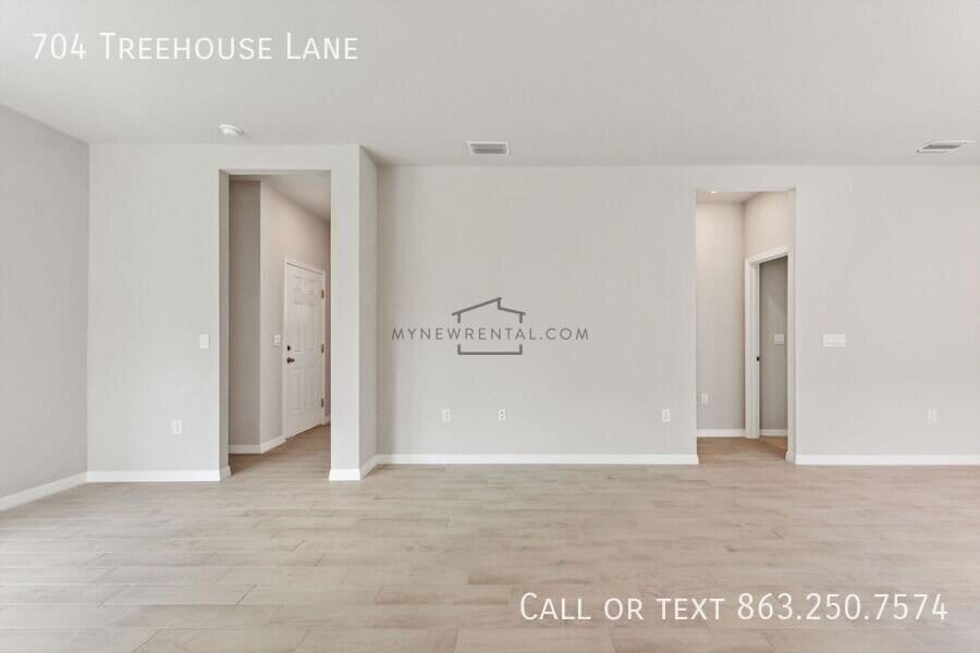 Building Photo - 704 Treehouse Ln