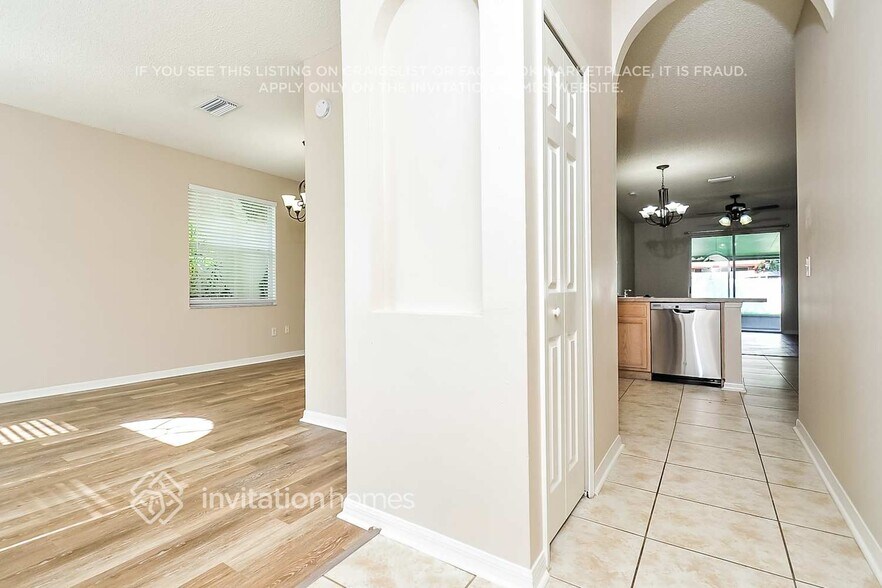 Building Photo - 932 Grand Canyon Dr