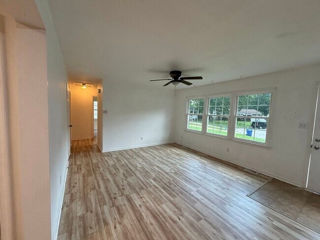Building Photo - 163 Alva Cir