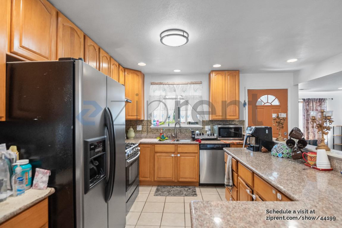 Building Photo - 819 Coral Dr