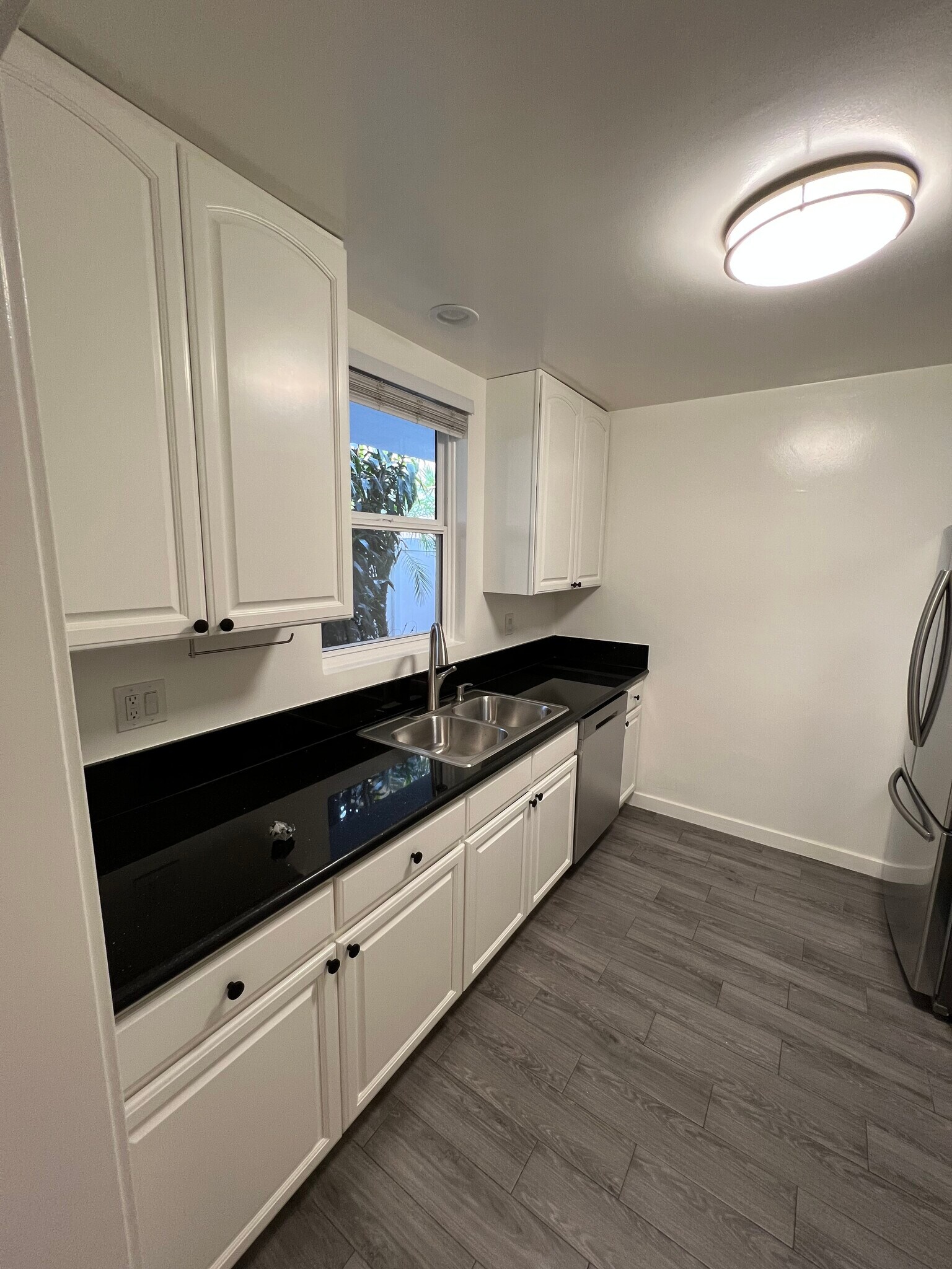 Kitchen - 1330 N Sweetzer Ave
