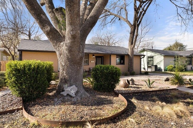 Building Photo - 1501 Broadmoor Dr