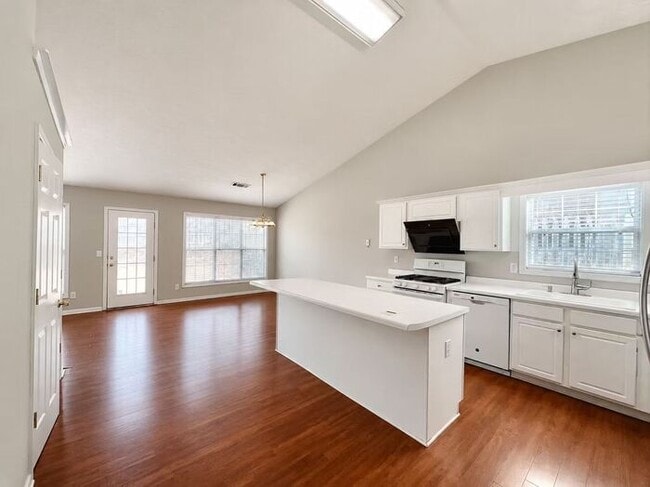 Building Photo - 1410 Highland Farm Dr
