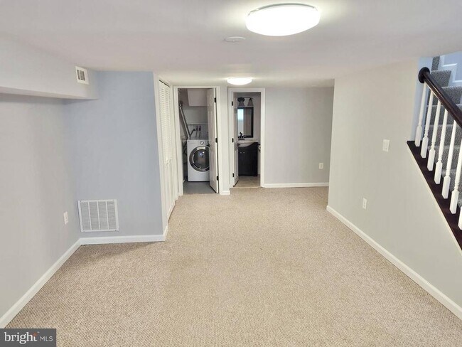 Building Photo - 1010 Bashford Ln