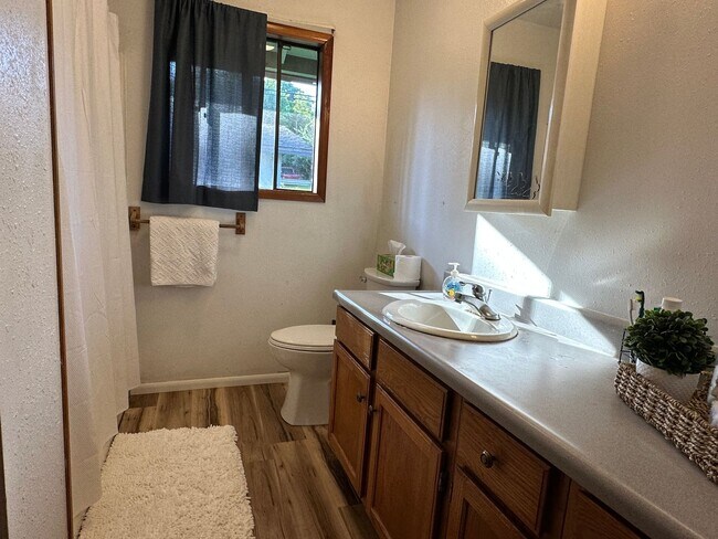 Building Photo - TCT - Higa