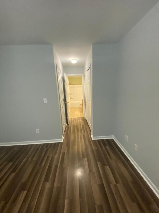 Building Photo - 10660 Holly Ridge Blvd