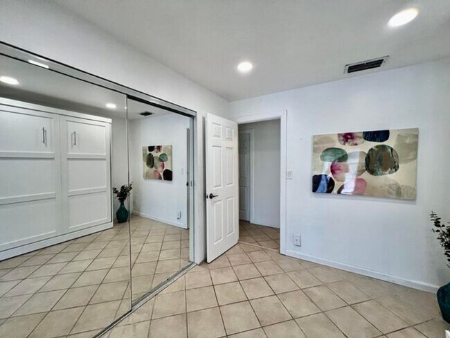 Building Photo - 5570 SW 9th Ct