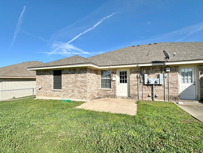 Building Photo - 3803 El Paso Dr