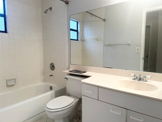 Building Photo - 10461 NW 12th Ct