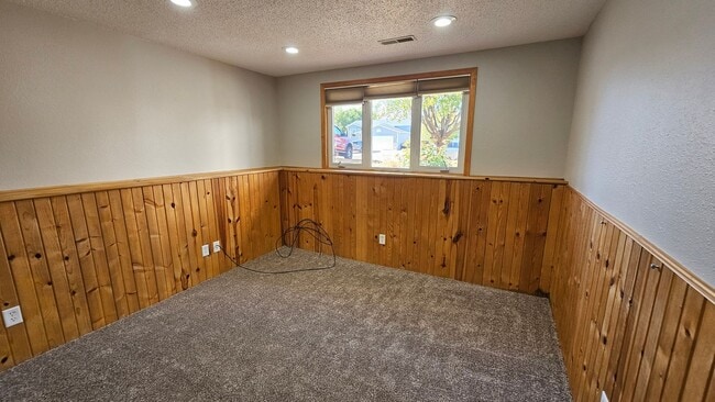Building Photo - Beautiful Single Family Home