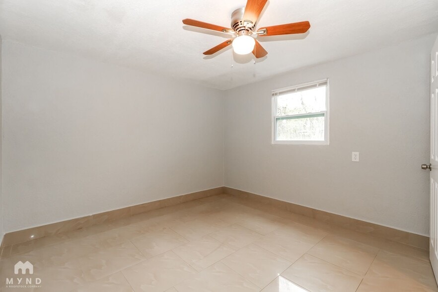 Building Photo - 7018 Maclura Dr