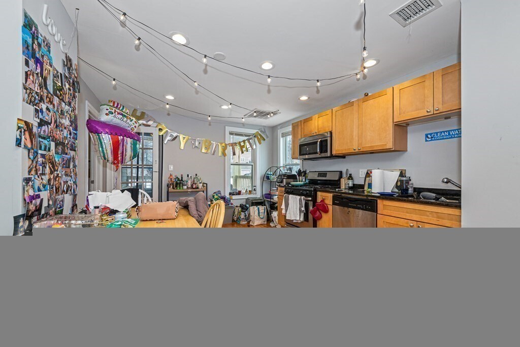 Building Photo - 44 Hillside St