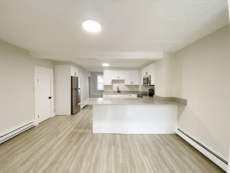 Building Photo - 186 Chelsea St