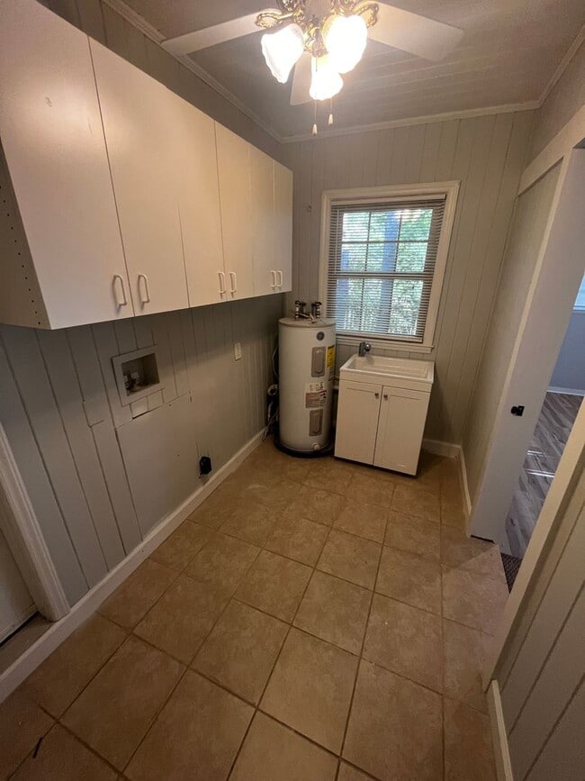 Building Photo - 5bd/2ba NEWLY remodeled brick ranch home. NO CATS.