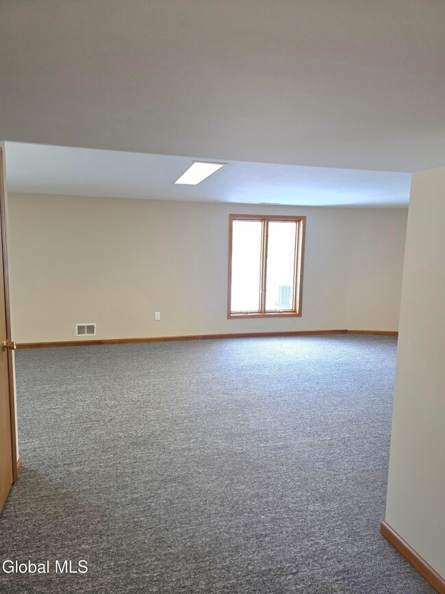 Building Photo - 7 Pineview Ct