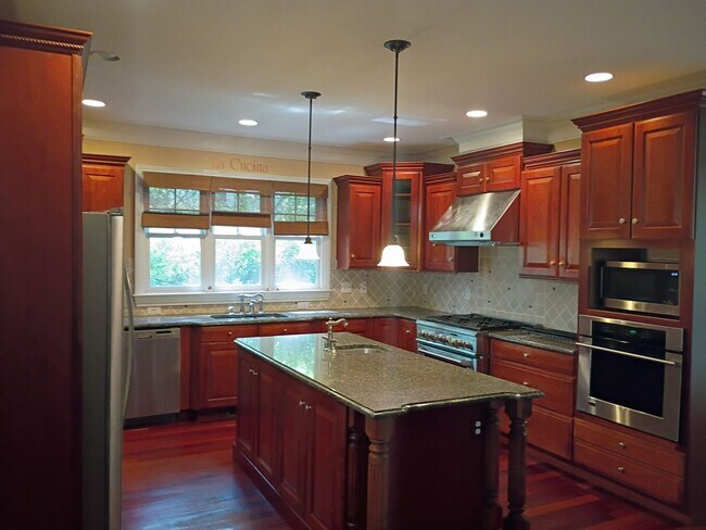 Building Photo - Luxury Living: 4 Bedroom home in Chapel Hill w/ spacious interior | 2 Year Lease Term
