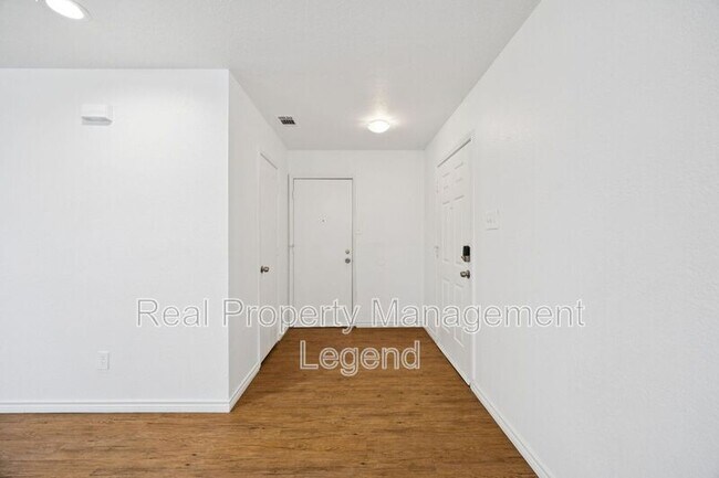 Building Photo - 8109 Dripping Springs Dr