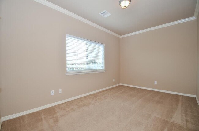 Building Photo - 3042 Royal Oaks Crest