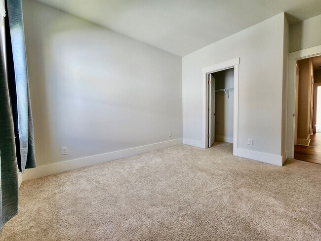 Building Photo - Like new beauty in Point Hope - Charleston